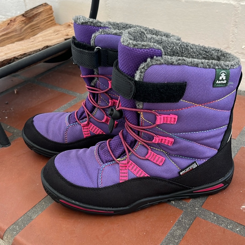 Kamik snow boots youth  Size: 5